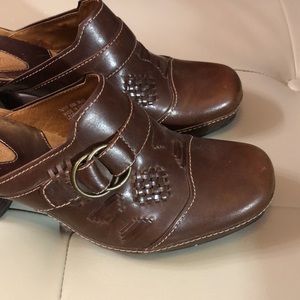 Clarks Artisan clogs